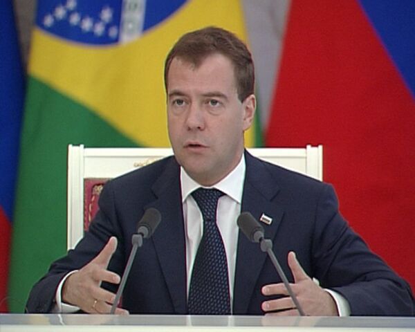 Доллар и евро не обладают свойствами всемирной валюты - Медведев
