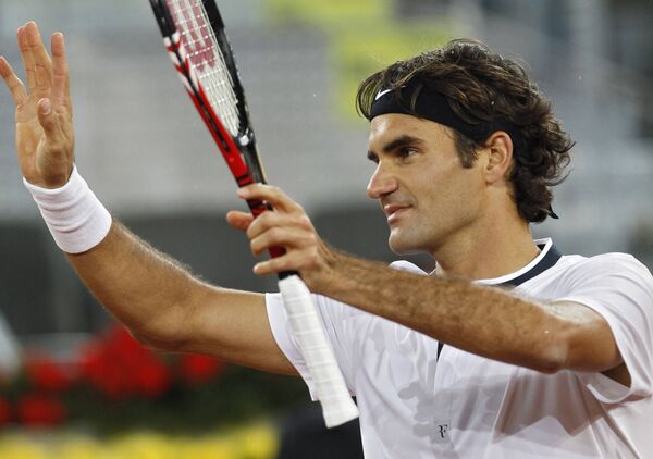Роджер Федерер празднует победу над Эрнестом Гулбисом в Мадриде