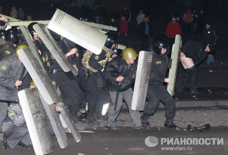 Столкновение между протестующими и ОМОНом в Междуреченске