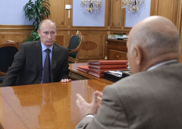 Премьер-министр РФ Владимир Путин провел рабочую встречу с Юрием Лужковым