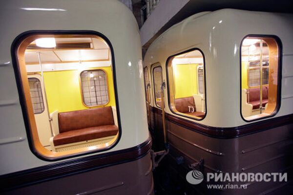 15 мая в день 75-летия Московского метрополитена был пущен ретропоезд, в точности воспроизводящий первый состав 1934 года