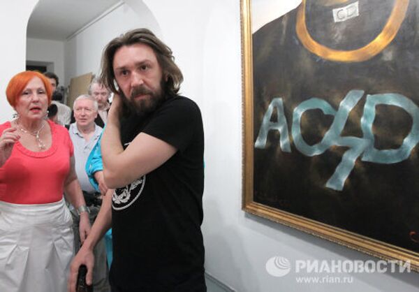Открытие выставки живописи Сергея Шнурова в галерее Fine Art в рамках акции Ночь в музее в Москве