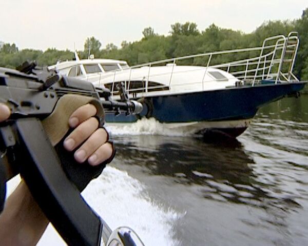 Речные милиционеры обстреляли яхту с наркоторговцами на Москве–реке