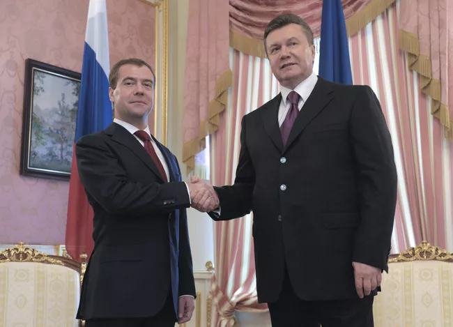 Медведев и Янукович призвали  мирно решать приднестровскую проблему