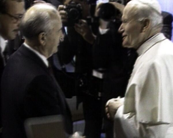 Встреча Михаила Горбачева с Иоанном Павлом II в Ватикане. Архив