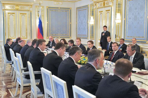Президент РФ Д.Медведев на переговорах в Киеве. Архив