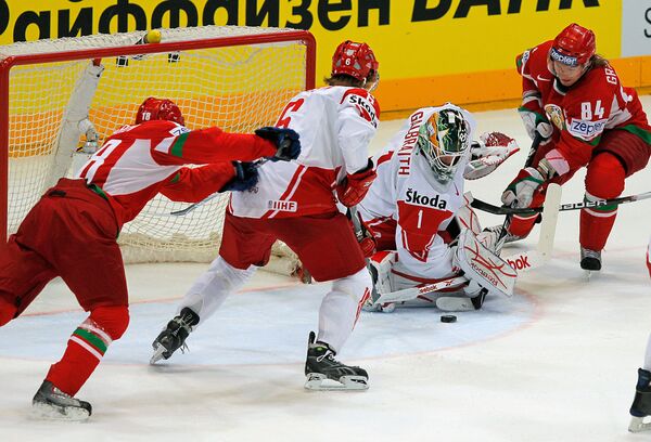 Игровой момент матча Белоруссия – Дания 