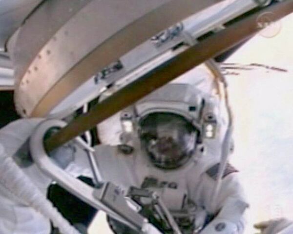 Во время выхода астронавтов в космос пропало электричество на МКС