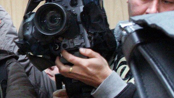 Неизвестные избили оператора Рен-ТВ и отобрали у него видеокамеру