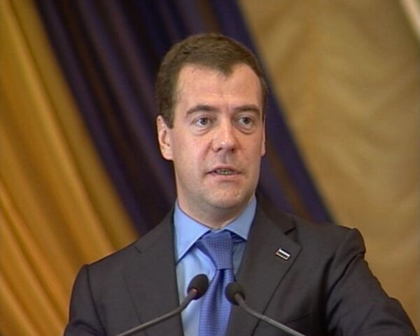 Медведев: Из кризиса нужно выходить без истерики