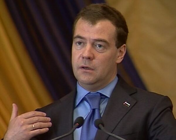 Медведев объяснил студентам, почему важно сохранить базу ЧФ в Крыму