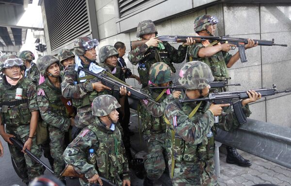 Тайские военные готовятся к штурму лагеря краснорубашечников в Бангкоке