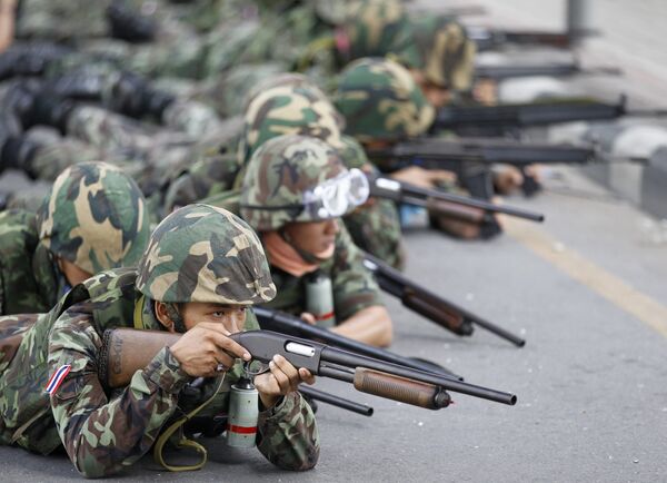 Тайские войска штурмуют лагерь краснорубашечников в Бангкоке