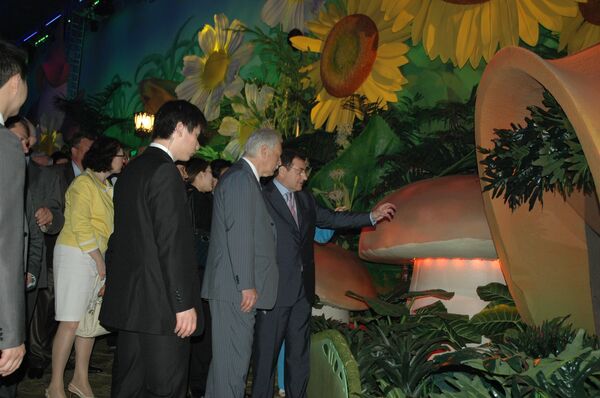 Председатель Государственный Думы Федерального собрания РФ Борис Грызлов посетил Павильон России на ЭКСПО-2010 в Шанхае