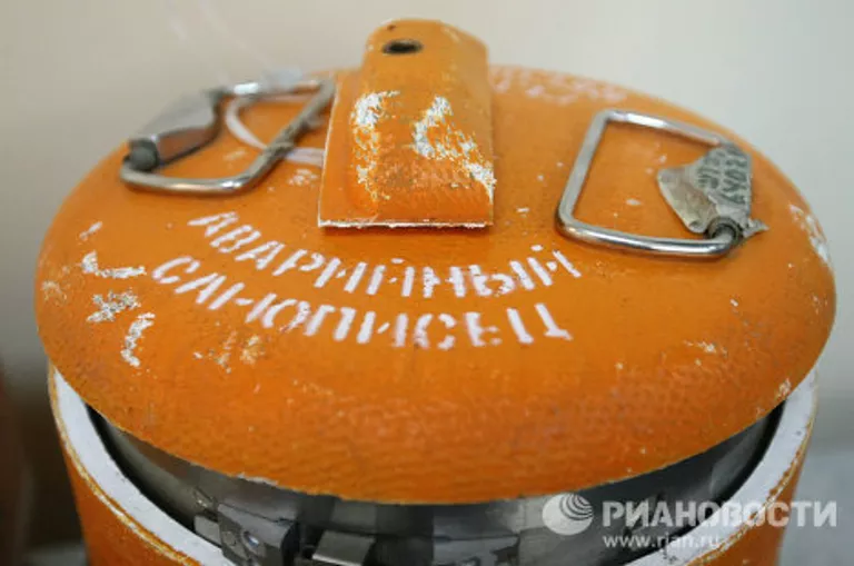 Бортовые самописцы польского самолета Ту-154М, разбившегося 10 апреля под Смоленском Бортовые самописцы польского самолета Ту-154М, разбившегося 10 апреля под Смоленском