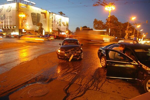 ДТП на улице Тверская с участием автомобиля «Мерседес» с госномером А505МР97 и БМВ