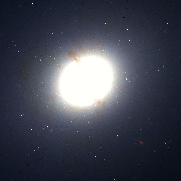 NGC 4589 - эллиптическая галактика  в созвездии Дракон