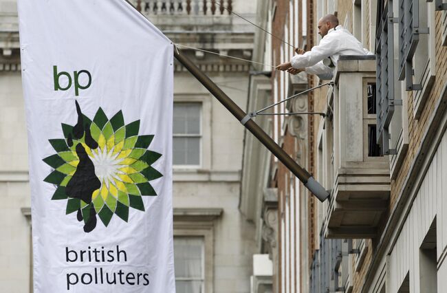 Гринпис провел акцию протеста в штаб-квартире BP в Лондоне