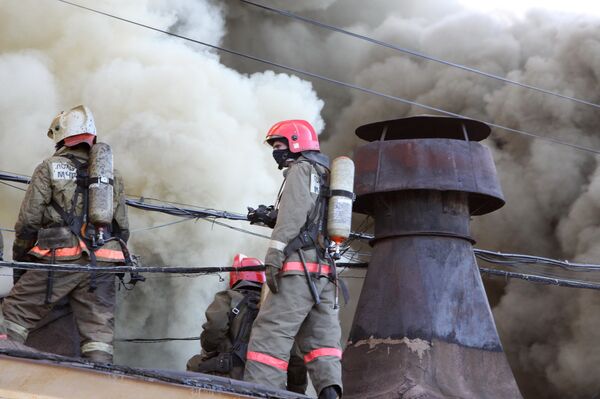 Пожар на Бадаевских складах в Санкт-Петербурге