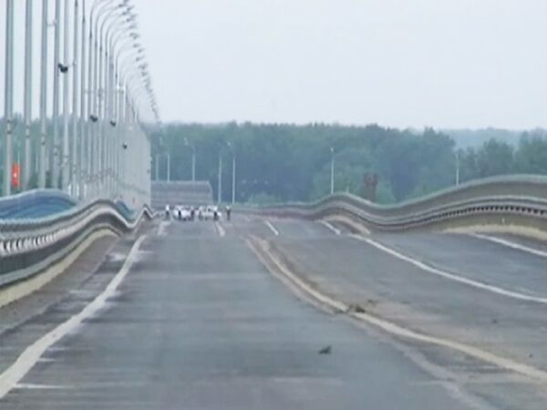 Новый железобетонный мост через Волгу качается как веревочный 