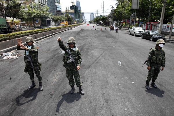 Правительственные войска в Бангкоке после взрыва 25 июля