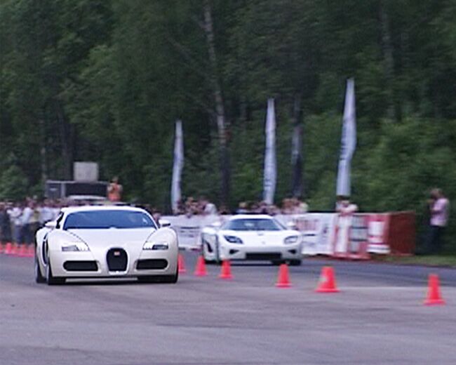 Владельцы самых мощных авто померялись лошадиными силами на трассе