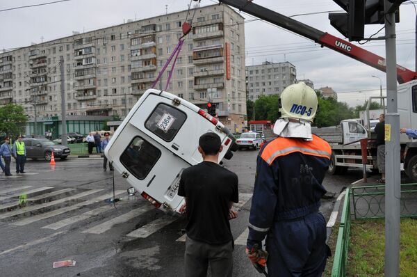 Около 10 утра в Москве на пересечении Алтайской и Хабаровской улиц произошло крупное ДТП.