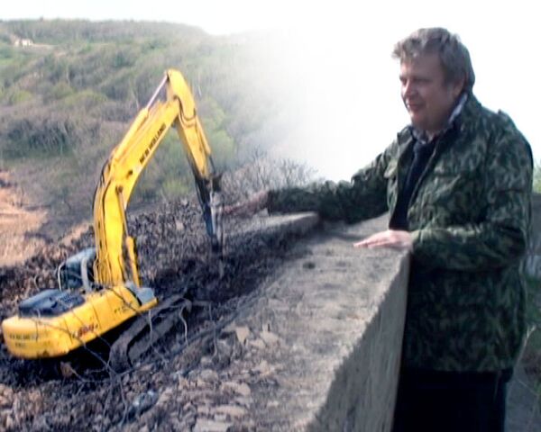 Дорогу к древнему форту во Владивостоке разрушают экскаваторы