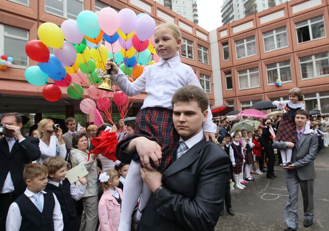 Последний звонок в московской школе