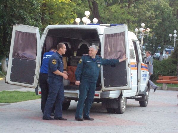 Спасатели на месте взрыва в Ставрополе
