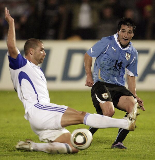 Игровой момент матча Уругвай - Израиль