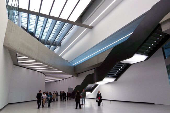 Посетители на открытии музея Maxxi в Риме. Архив