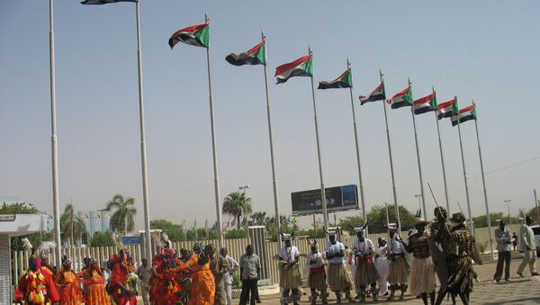 Народные гуляния во время инаугурации президента Судана Омара аль-Башира. Архив