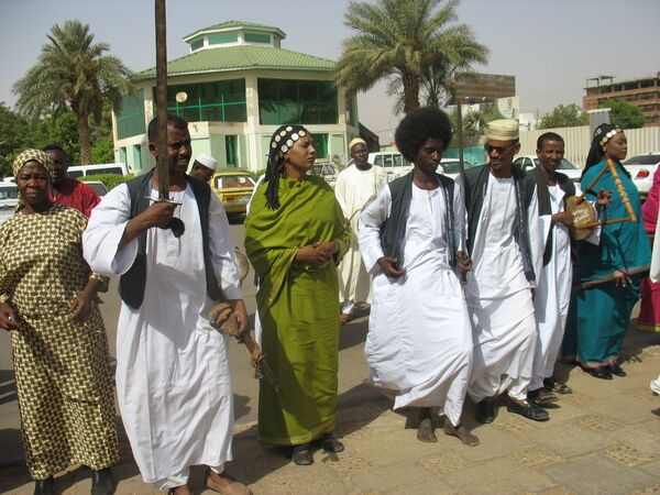 Народные гуляния во время инаугурации президента Судана Омара аль-Башира
