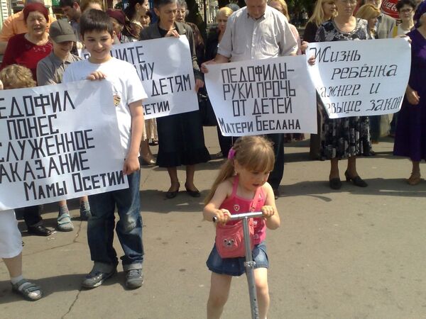 В центре Владикавказа прошла Акция в поддержку женщины убившей предполагаемого насильника своей четырехлетней девочки 
