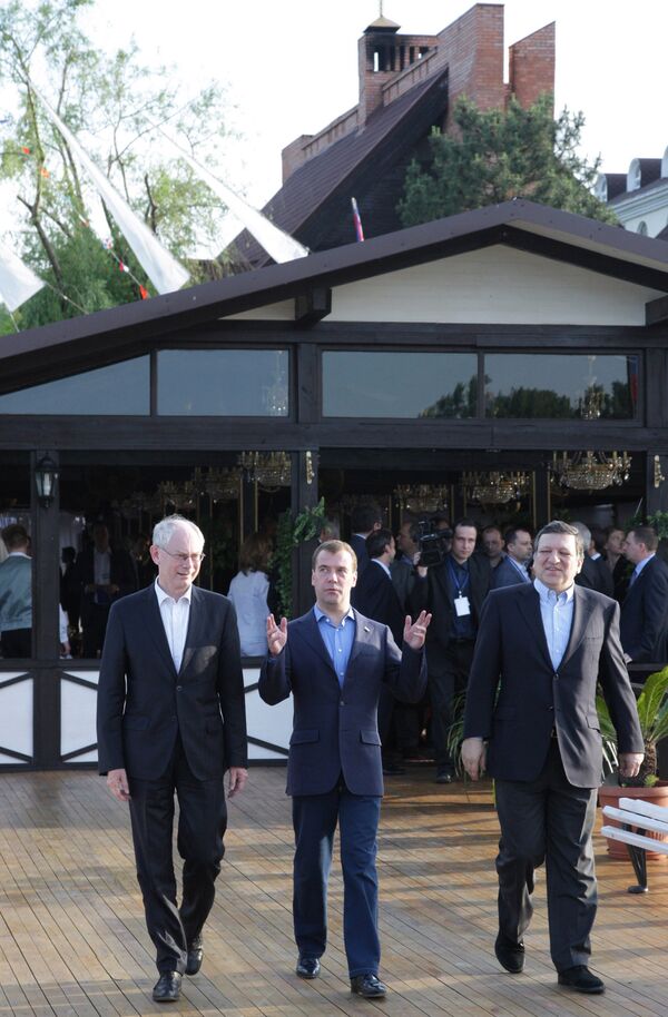 Дмитрий Медведев, Херман Ван Ромпей и Жозе Мануэль Баррозу перед неформальным обедом