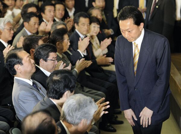 Японский премьер-министр Юкио Хатояма ушел в отставку