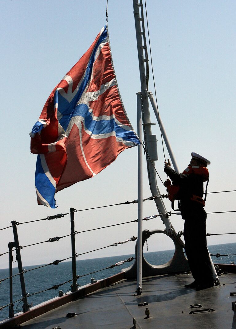 Контрольный выход в море гвардейского ракетного крейсера Варяг Тихоокеанского флота для подтверждения боевой готовности