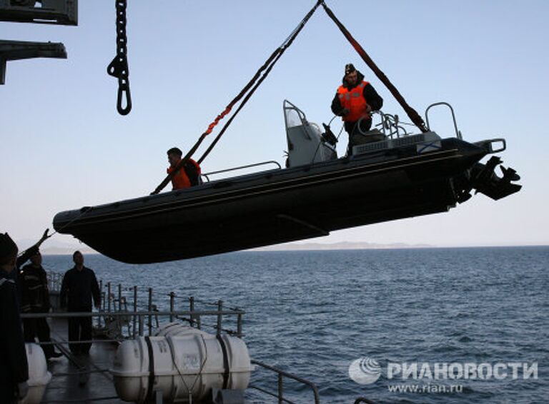 Контрольный выход в море гвардейского ракетного крейсера Варяг Тихоокеанского флота для подтверждения боевой готовности