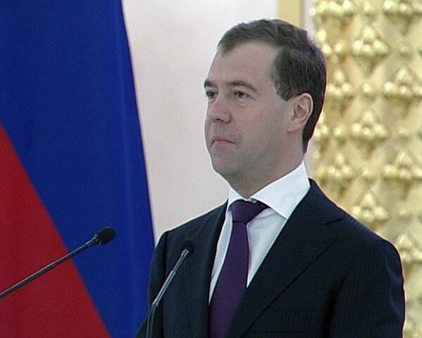 Рождаемость в РФ стала расти - Медведев 