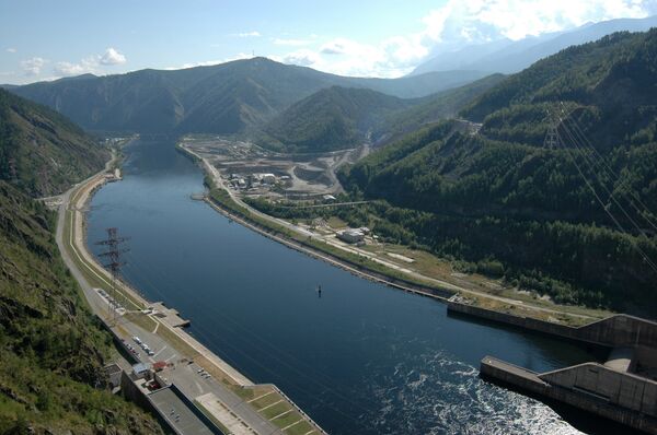 Виды Саяно-Шушенской ГЭС на сибирской реке Енисей. Архив