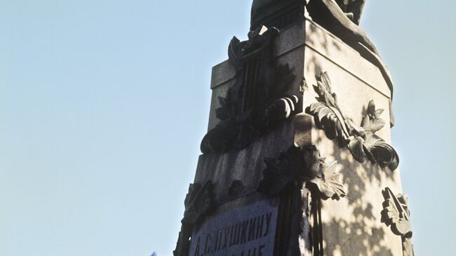 Памятник поэту А.С. Пушкину Памятник поэту А.С. Пушкину