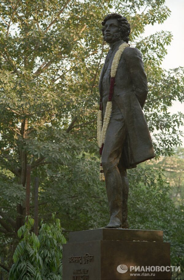 Памятник русскому поэту А.С.Пушкину в Дели