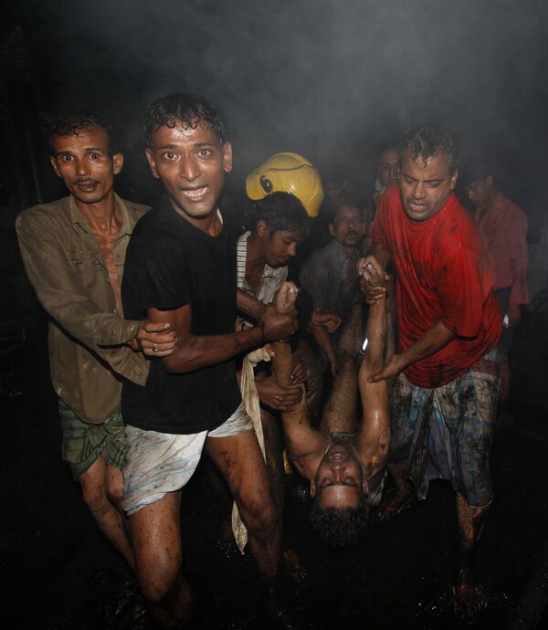 До 50 человек погибли и десятки ранены на пожаре в Бангладеш