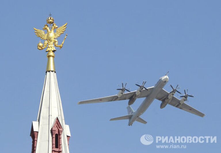 Военный парад, посвященный 65-летию Победы в Великой Отечественной войне