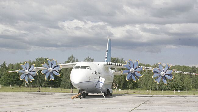 Самолет АН-70. Архив