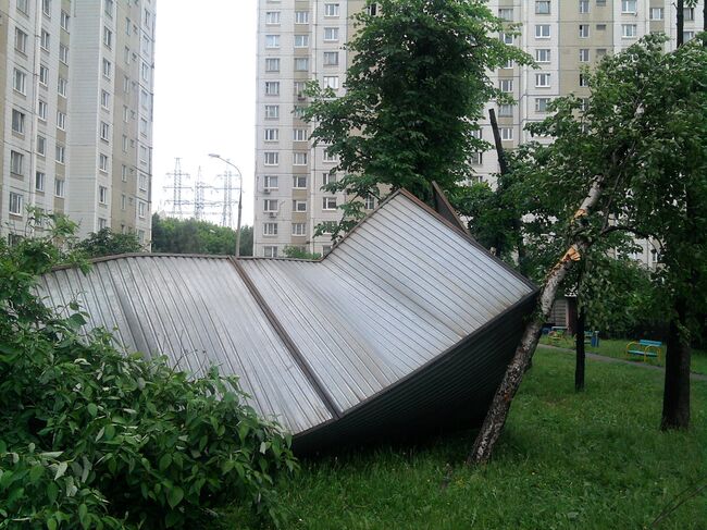 Последствия сильной грозы в Москве