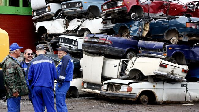 Утилизация автомобилей. Архивное фото