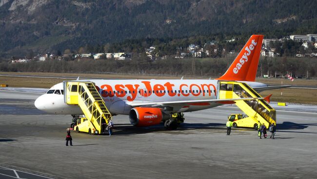 Самолет низкобюджетной авиакомпании easyJet