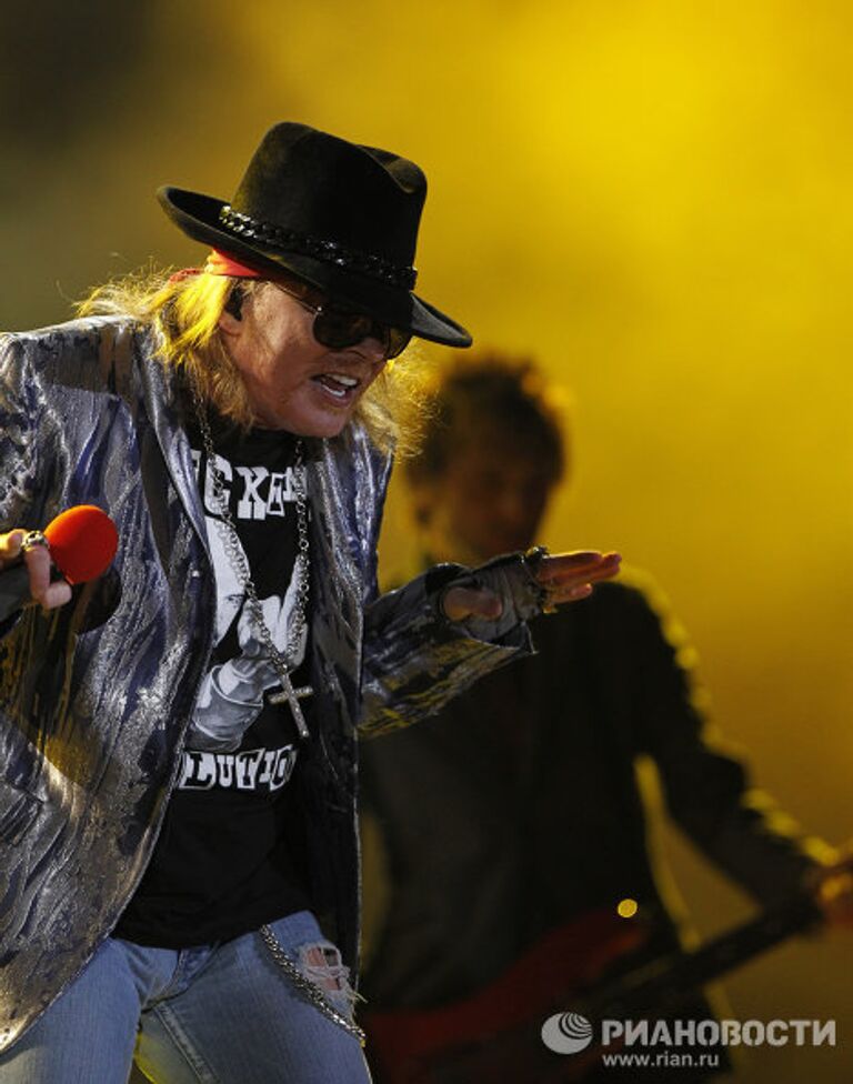 Концерт группы GUNS N’ ROSES в спорткомплексе Олимпийский